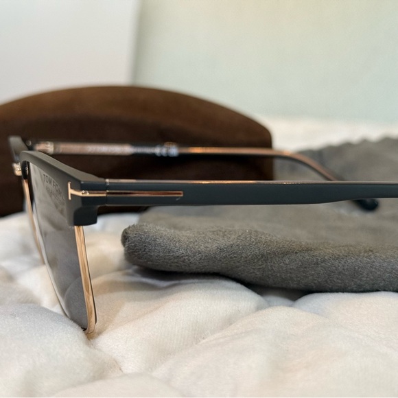 Tom Ford Polarized Hudson Sunglasses - Picture 5 of 6
